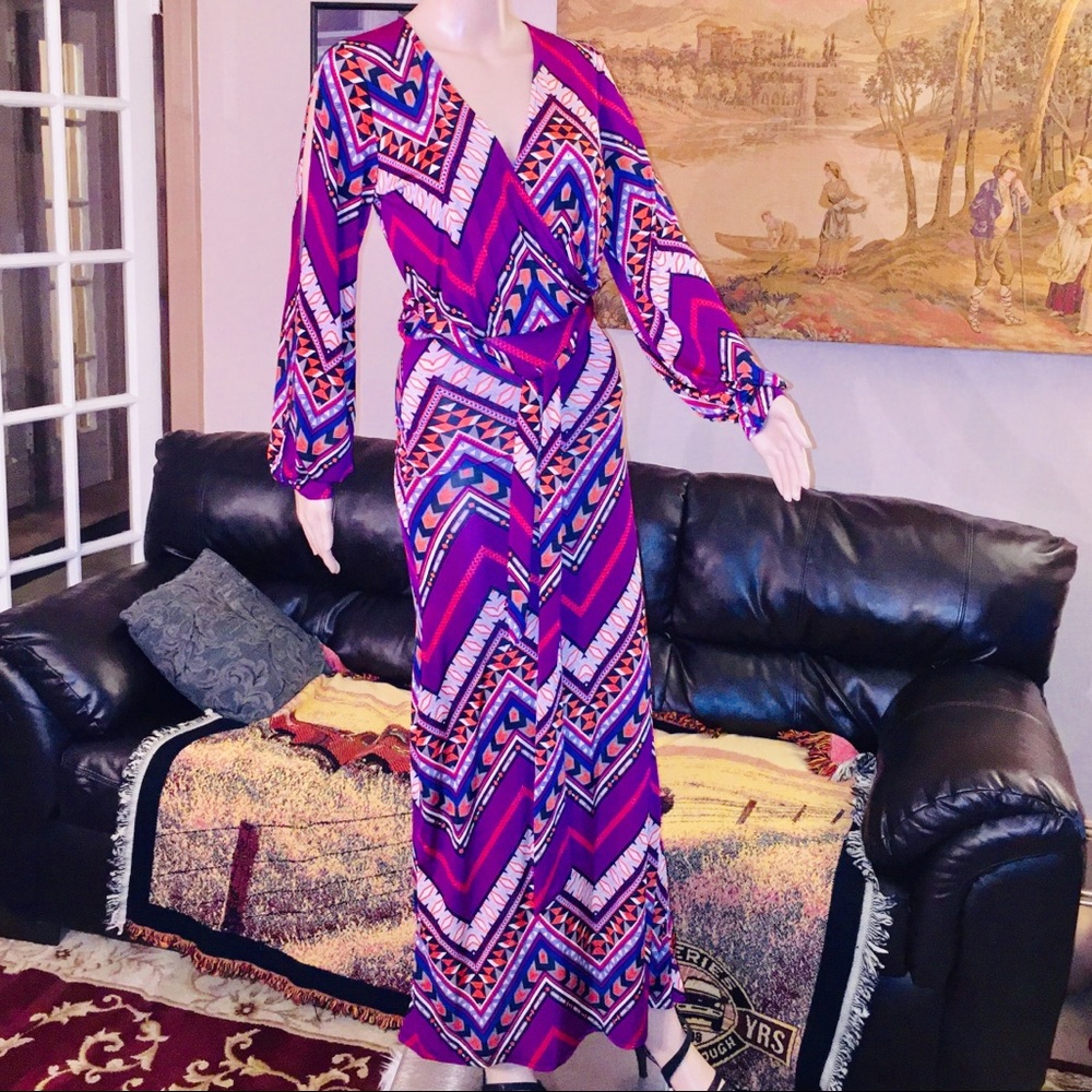 10112 women's polyester  slim cut gown Size XS